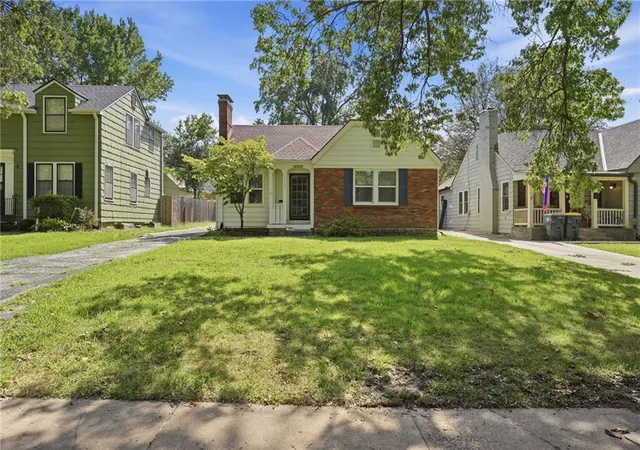 Photo 1 of Single family home for sale at 1009 W 77th Street, Kansas City, MO 64114 | MLS# 2644108 | Listing updated on 2026-09-26