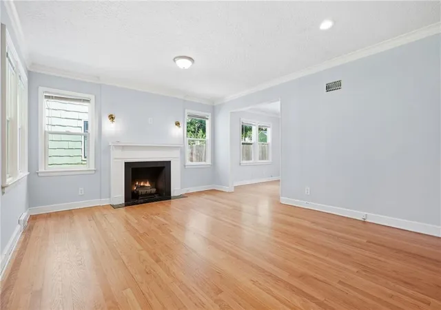 Photo 3 of Single family home for sale at 1009 W 77th Street, Kansas City, MO 64114 | MLS# 2644108 | Listing updated on 2026-09-26