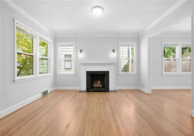 Photo 3 of Single family home for sale at 1009 W 77th Street, Kansas City, MO 64114 | MLS# 2644108 | Listing updated on 2026-09-26