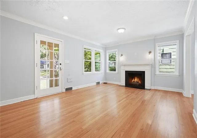 Photo 4 of Single family home for sale at 1009 W 77th Street, Kansas City, MO 64114 | MLS# 2644108 | Listing updated on 2026-09-26
