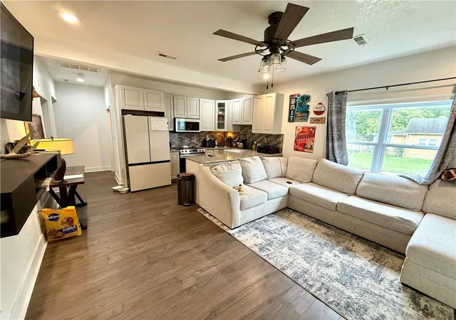 Photo 3 of Sale Pending at 723 S 18th Street, Saint Joseph, MO 64507 | MLS# 2644116 | Listing updated on 2026-10-02