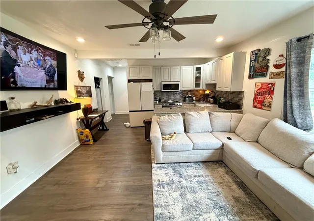 Photo 3 of Sale Pending at 723 S 18th Street, Saint Joseph, MO 64507 | MLS# 2644116 | Listing updated on 2026-10-02