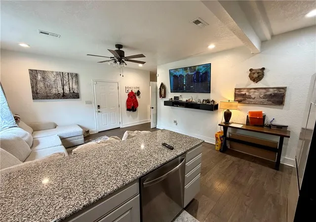 Photo 4 of Sale Pending at 723 S 18th Street, Saint Joseph, MO 64507 | MLS# 2644116 | Listing updated on 2026-10-02