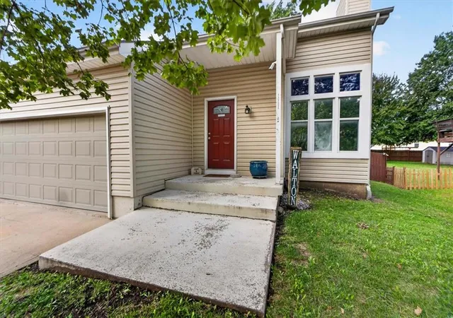 Photo 4 of Single family home for sale at 111 S Janell Dr, Olathe, KS 66061 | MLS# 2644119 | Listing updated on 2026-09-30