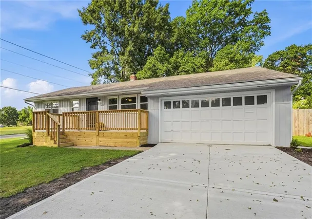 Photo 2 of Sale Pending at 3028 S Hedges Ave, Independence, MO 64052 | MLS# 2644120 | Listing updated on 2026-09-28