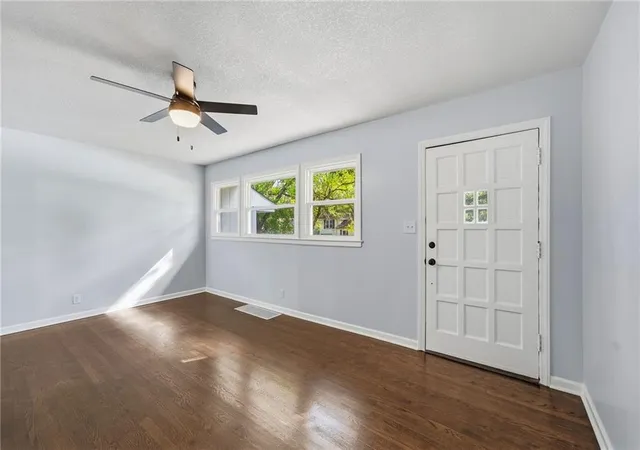 Photo 4 of Sale Pending at 3028 S Hedges Ave, Independence, MO 64052 | MLS# 2644120 | Listing updated on 2026-09-28