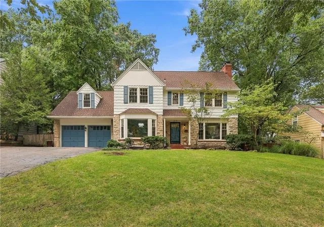 Photo 1 of Single family home for sale at 2518 Tomahawk Rd, Mission Hills, KS 66208 | MLS# 2644121 | Listing updated on 2026-10-03