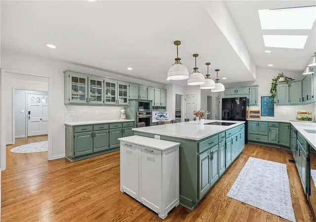 Photo 1 of Single family home for sale at 2518 Tomahawk Rd, Mission Hills, KS 66208 | MLS# 2644121 | Listing updated on 2026-10-21