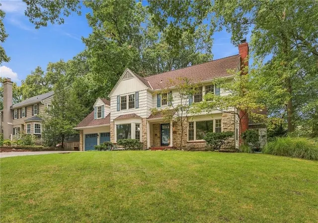 Single family home for sale at 2518 Tomahawk Rd, Mission Hills, KS 66208 | MLS# 2644121