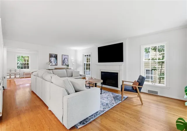 Photo 4 of Single family home for sale at 2518 Tomahawk Rd, Mission Hills, KS 66208 | MLS# 2644121 | Listing updated on 2026-10-03