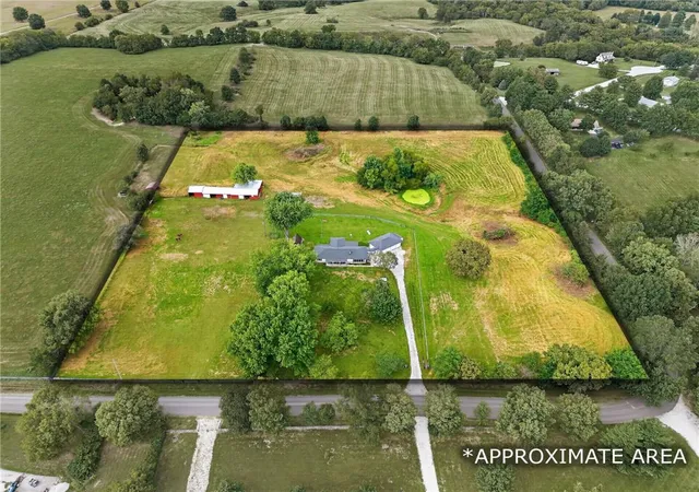 Photo 4 of Sale Pending at 24210 NE 144th Street, Excelsior Springs, MO 64024 | MLS# 2644127 | Listing updated on 2026-09-30
