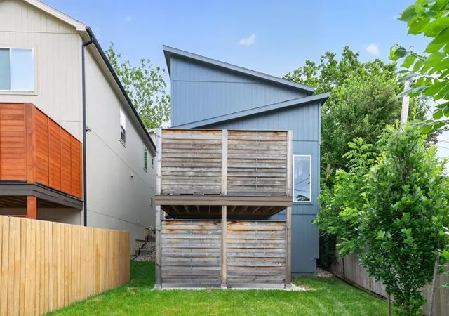Photo 3 of Single family home for sale at 4334 Forest Ave, Kansas City, MO 64110 | MLS# 2644128 | Listing updated on 2026-09-26