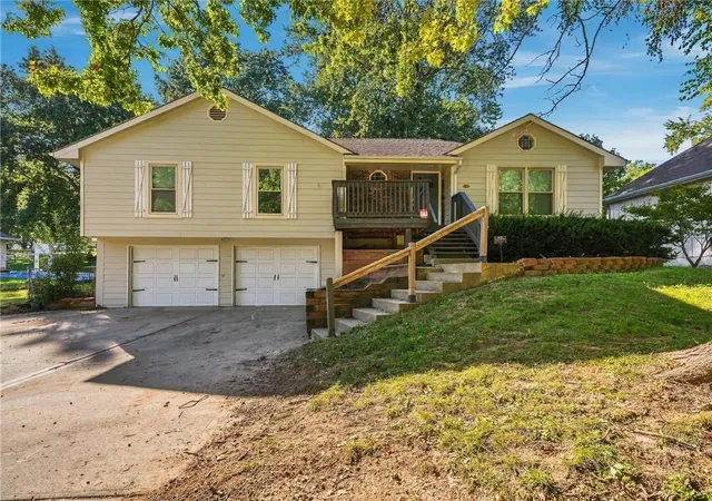 Photo 1 of Single family home for sale at 1210 N Withers Rd, Liberty, MO 64068 | MLS# 2644129 | Listing updated on 2026-10-07