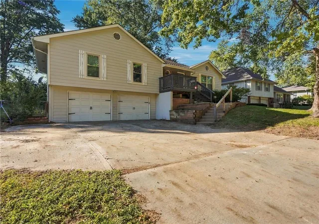 Photo 2 of Single family home for sale at 1210 N Withers Rd, Liberty, MO 64068 | MLS# 2644129 | Listing updated on 2026-10-07