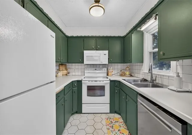 Photo 4 of Single family home for sale at 3611 S Spring St, Independence, MO 64055 | MLS# 2644133 | Listing updated on 2026-10-05