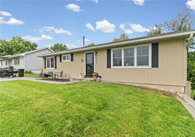 Photo 2 of Single family home for sale at 613 E Ford St, Cameron, MO 64429 | MLS# 2644134 | Listing updated on 2026-09-29
