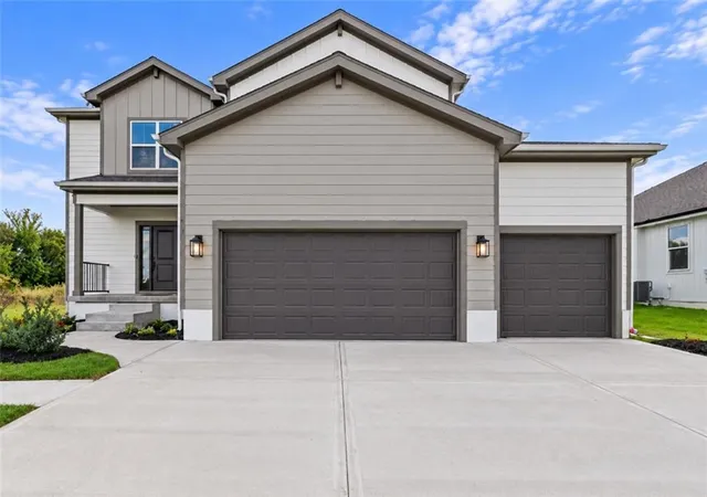 Photo 2 of Single family home for sale at 18925 W 193 Terrace, Spring Hill, KS 66083 | MLS# 2644136 | Listing updated on 2026-10-07