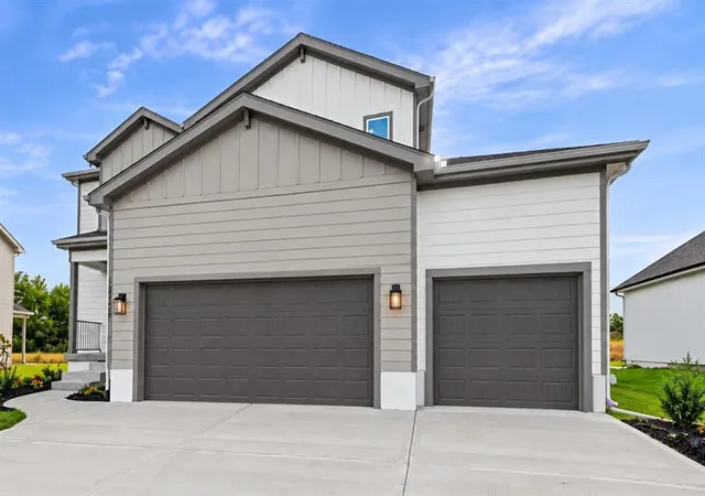 Photo 3 of Single family home for sale at 18925 W 193 Terrace, Spring Hill, KS 66083 | MLS# 2644136 | Listing updated on 2026-10-07