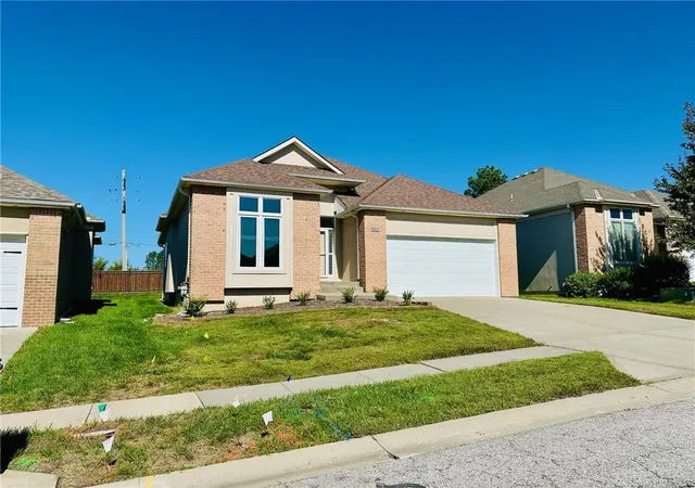 Single family home for sale at 1912 Carter Ct, Liberty, MO 64068 | MLS# 2644140