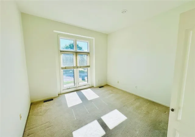 Photo 4 of House for sale at 1912 Carter Ct, Liberty, MO 64068 | MLS# 2644140 | Listing updated on 2026-10-01