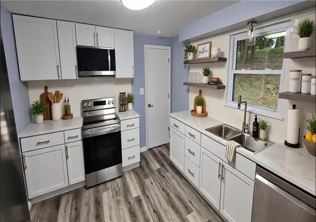 Photo 2 of Sale Pending at 6906 N Pennsylvania Ave, Kansas City, MO 64118 | MLS# 2644152 | Listing updated on 2026-10-06