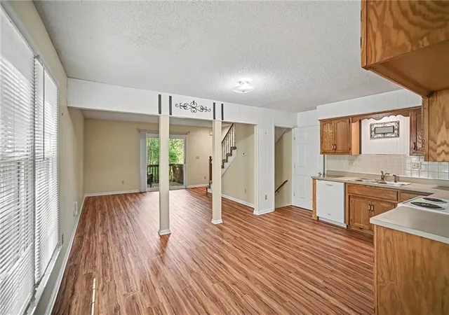 Listing Photo 4 - Condo for sale in building located at 6904/6906 N Orch St, Pleasant Valley, MO 64068