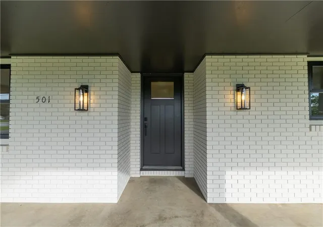 Photo 2 of Single family home for sale at 501 S Us 71 Hwy, Savannah, MO 64485 | MLS# 2644157 | Listing updated on 2026-10-09