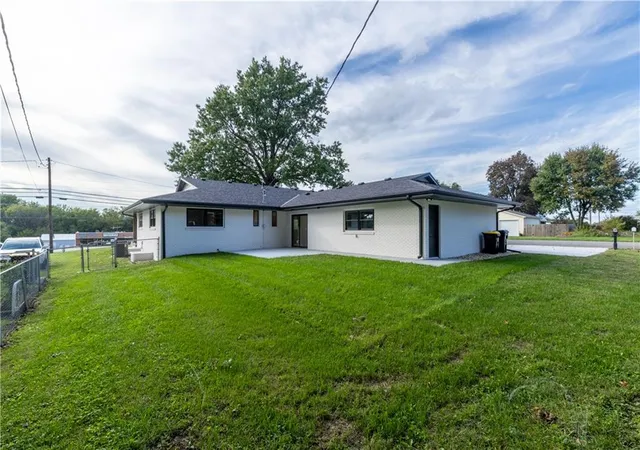 Photo 4 of Single family home for sale at 501 S US 71 Hwy, Savannah, MO 64485 | MLS# 2644157 | Listing updated on 2026-10-09