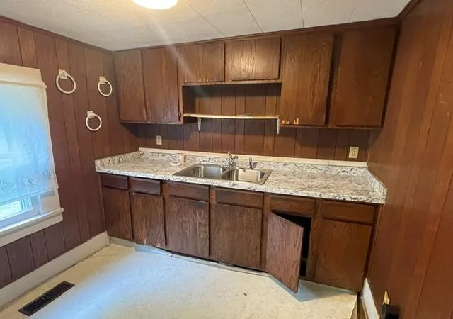 Photo 3 of Sale Pending at 712 W 1st Street, Pittsburg, KS 66762 | MLS# 2644160 | Listing updated on 2026-10-01