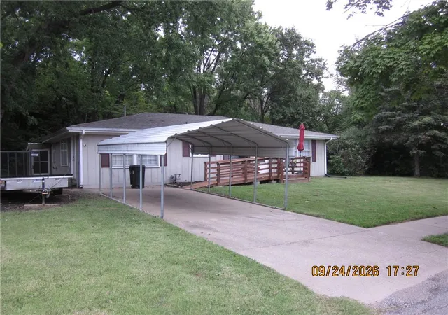 Photo 2 of Single family home for sale at 217 W Market St, Saint Joseph, MO 64505 | MLS# 2644161 | Listing updated on 2026-09-29