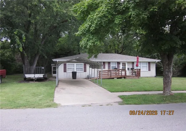 Photo 3 of Single family home for sale at 217 W Market St, Saint Joseph, MO 64505 | MLS# 2644161 | Listing updated on 2026-09-29