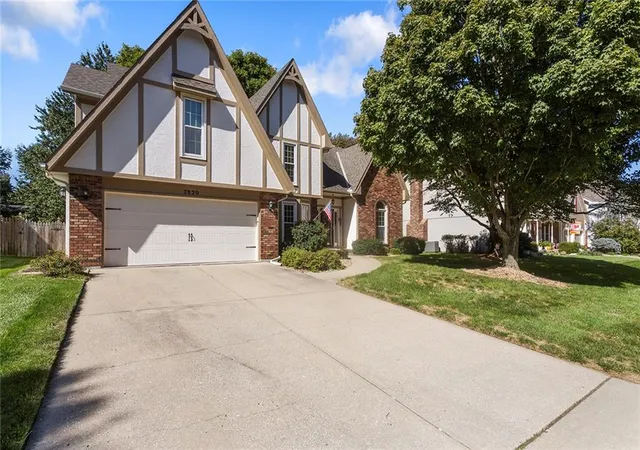 Photo 2 of Single family home for sale at 7820 N Olive St, Kansas City, MO 64118 | MLS# 2644166 | Listing updated on 2026-10-08