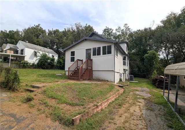 Photo 3 of Single family home for sale at 4015 Myrtle Ave, Kansas City, MO 64130 | MLS# 2644170 | Listing updated on 2026-10-01