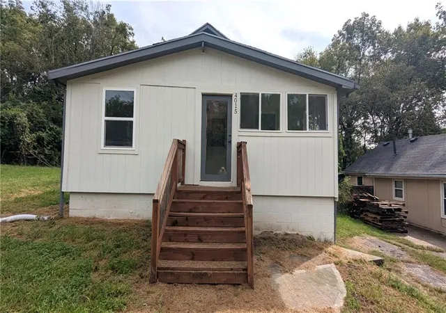 Photo 3 of Single family home for sale at 4015 Myrtle Ave, Kansas City, MO 64130 | MLS# 2644170 | Listing updated on 2026-10-01