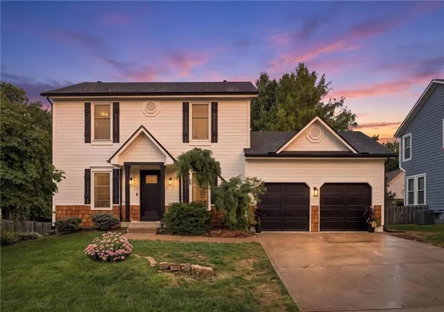 Photo 2 of Sale Pending at 14714 S Blackfoot Dr, Olathe, KS 66062 | MLS# 2644172 | Listing updated on 2026-09-29