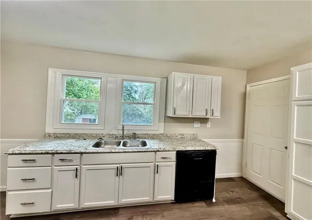 Photo 4 of Single family home for sale at 213 Park Ave, Belton, MO 64012 | MLS# 2644174 | Listing updated on 2026-10-06