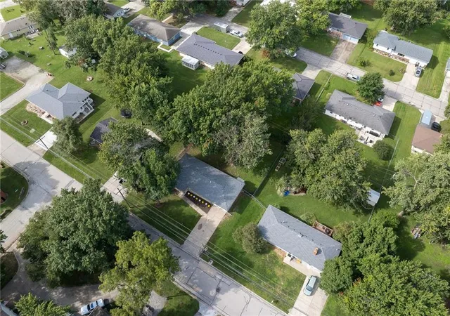 Photo 3 of Single family home for sale at 1401 N Howenstien Ave, Cameron, MO 64429 | MLS# 2644176 | Listing updated on 2026-09-26