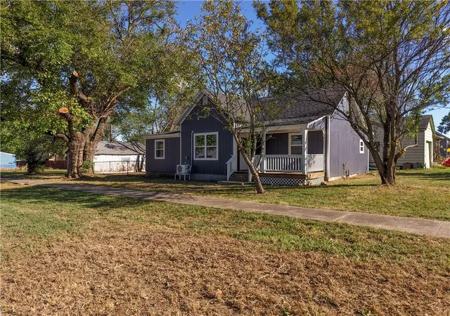 Photo 1 of Single family home for sale at 1016 N 9th Street, Independence, KS 67301 | MLS# 2644179 | Listing updated on 2026-09-29