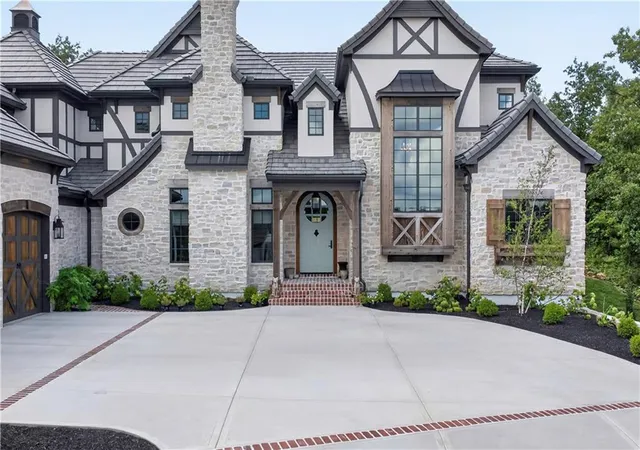 Photo 2 of Single family home for sale at 16414 Turnberry St, Village Of Loch Lloyd, MO 64012 | MLS# 2644181 | Listing updated on 2026-10-05