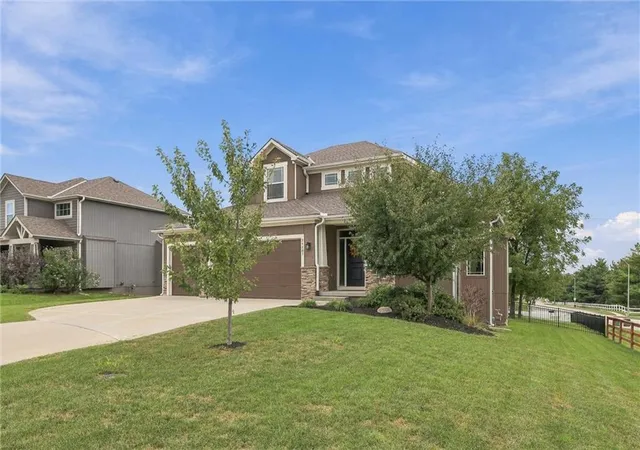 Photo 2 of Single family home for sale at 21807 W 46th Terrace, Shawnee, KS 66226 | MLS# 2644184 | Listing updated on 2026-10-01