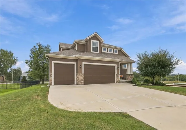 Photo 3 of Single family home for sale at 21807 W 46th Terrace, Shawnee, KS 66226 | MLS# 2644184 | Listing updated on 2026-10-01