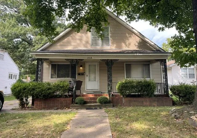 Single family home for sale at 1918 S Elm St, Pittsburg, KS 66762 | MLS# 2644188
