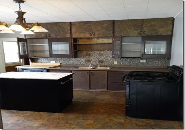 Photo 3 of Single family home for sale at 1918 S Elm St, Pittsburg, KS 66762 | MLS# 2644188 | Listing updated on 2026-09-29