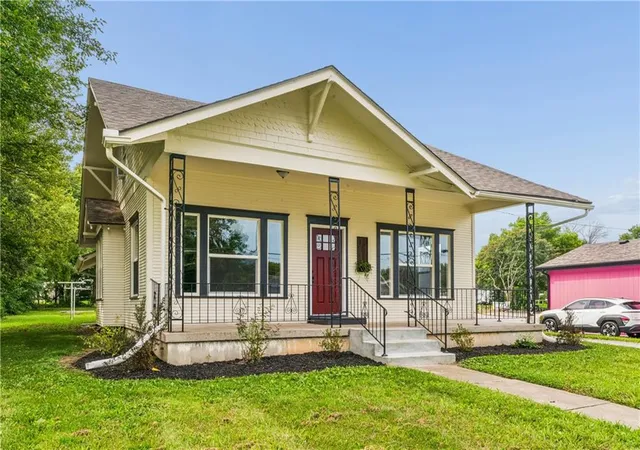 Photo 2 of Single family home for sale at 105 E Hale St, Spring Hill, KS 66083 | MLS# 2644192 | Listing updated on 2026-10-08