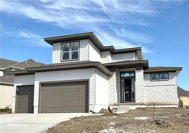 Single family home for sale at 13020 W 174th Place, Overland Park, KS 66221 | MLS# 2644201