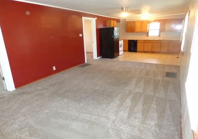 Photo 2 of Single family home for sale at 304 E Rose St, Pittsburg, KS 66762 | MLS# 2644203 | Listing updated on 2026-09-29