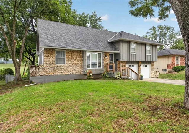 Photo 2 of Sale Pending at 11008 W 72nd Street, Shawnee, KS 66203 | MLS# 2644206 | Listing updated on 2026-10-04