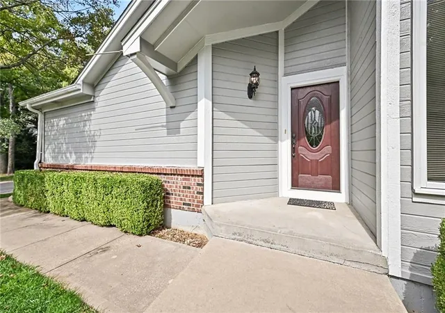 Photo 2 of Sale Pending at 3009 Redwood Dr #B, Independence, MO 64057 | MLS# 2644209 | Listing updated on 2026-10-04