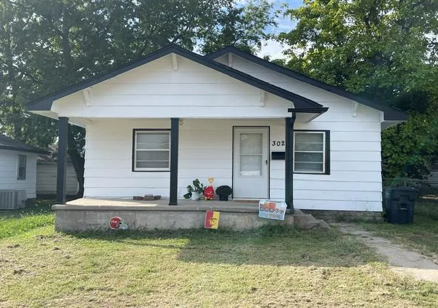 Single family home for sale at 302 Rose St, Pittsburg, KS 66762 | MLS# 2644210