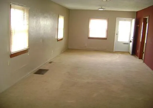 Photo 1 of Single family home for sale at 302 Rose St, Pittsburg, KS 66762 | MLS# 2644210 | Listing updated on 2026-09-29